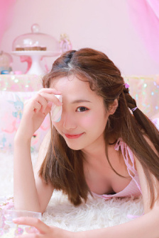 四个女学生的精油按摩